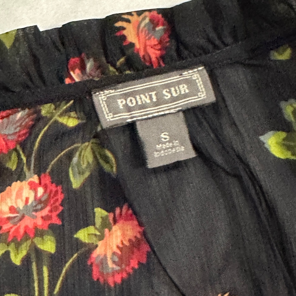 NWOT Point Sur - Sleeveless shirt with Flowers size Small